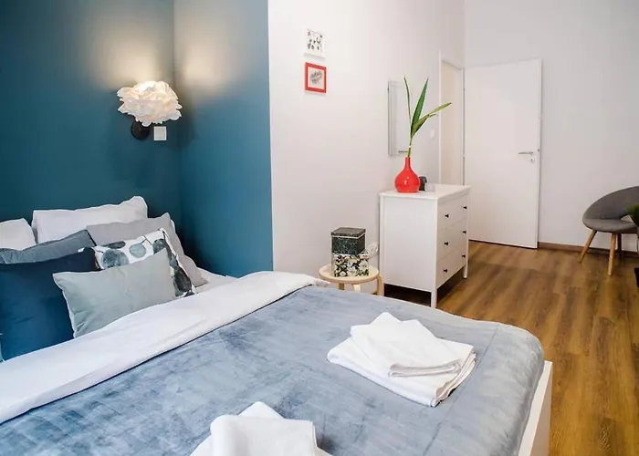 5 Bedrooms Apartment With Ac In Center