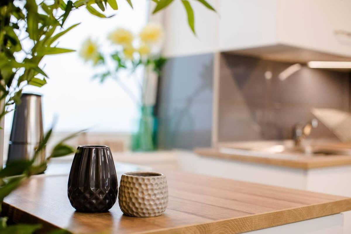 5 Bedrooms With Ac In Center Apartment *