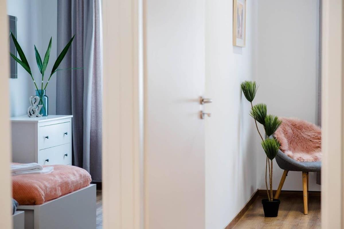 5 Bedrooms With Ac In Center *
