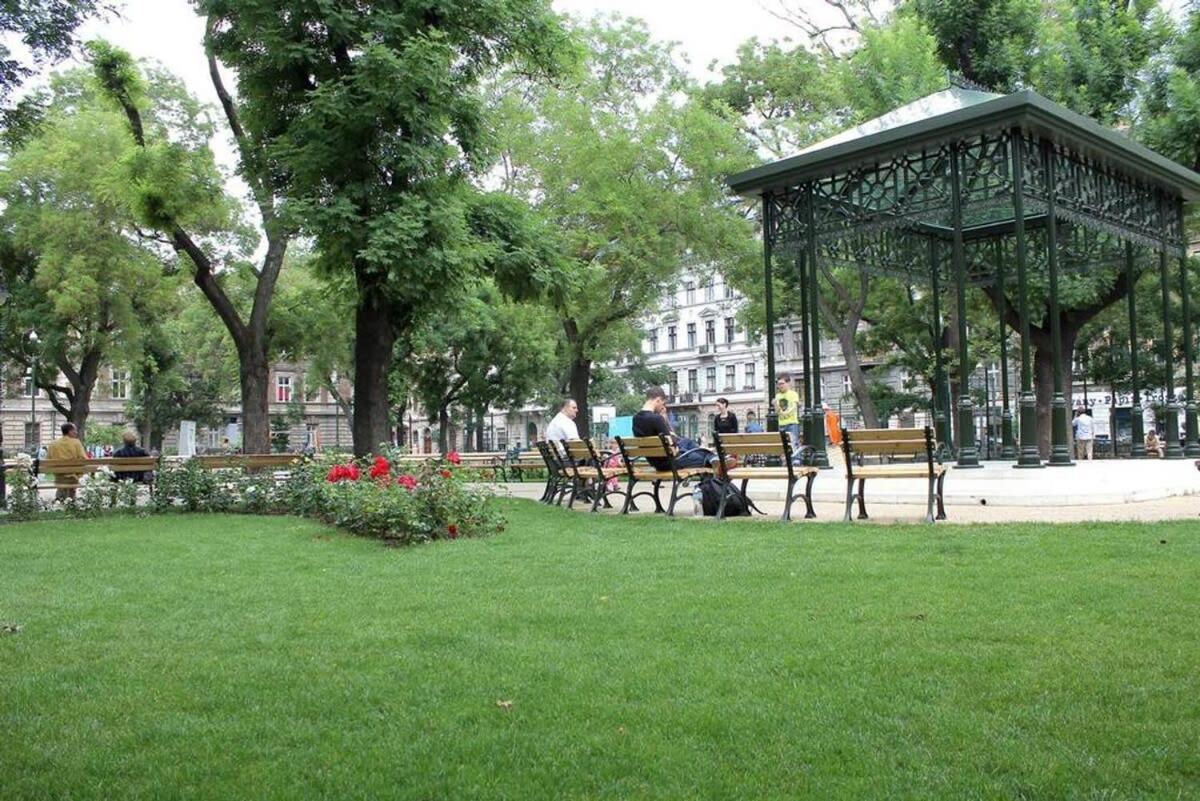 5 Bedrooms With Ac In Center Budapest
