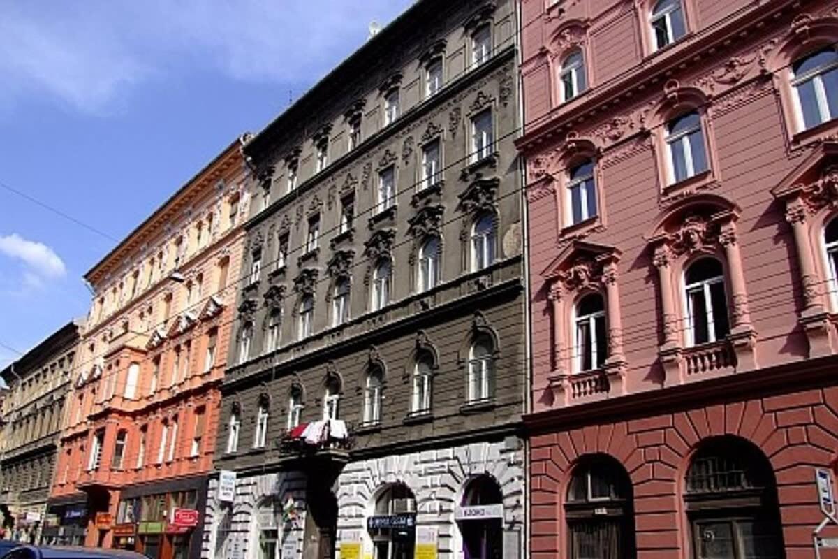5 Bedrooms With Ac In Center Budapest