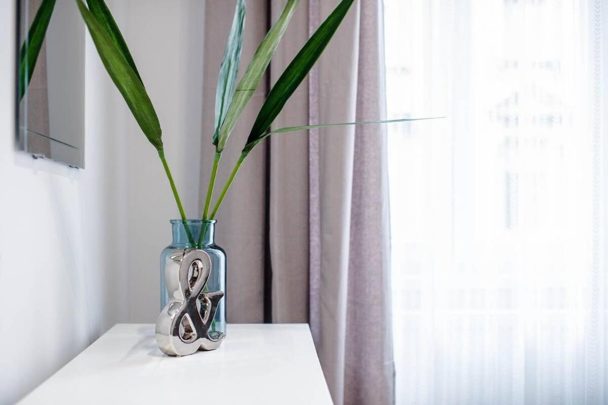 5 Bedrooms With Ac In Center Apartment Budapest