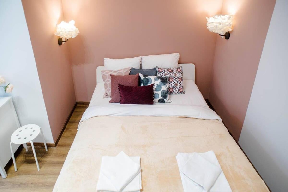 5 Bedrooms With Ac In Center Apartment *