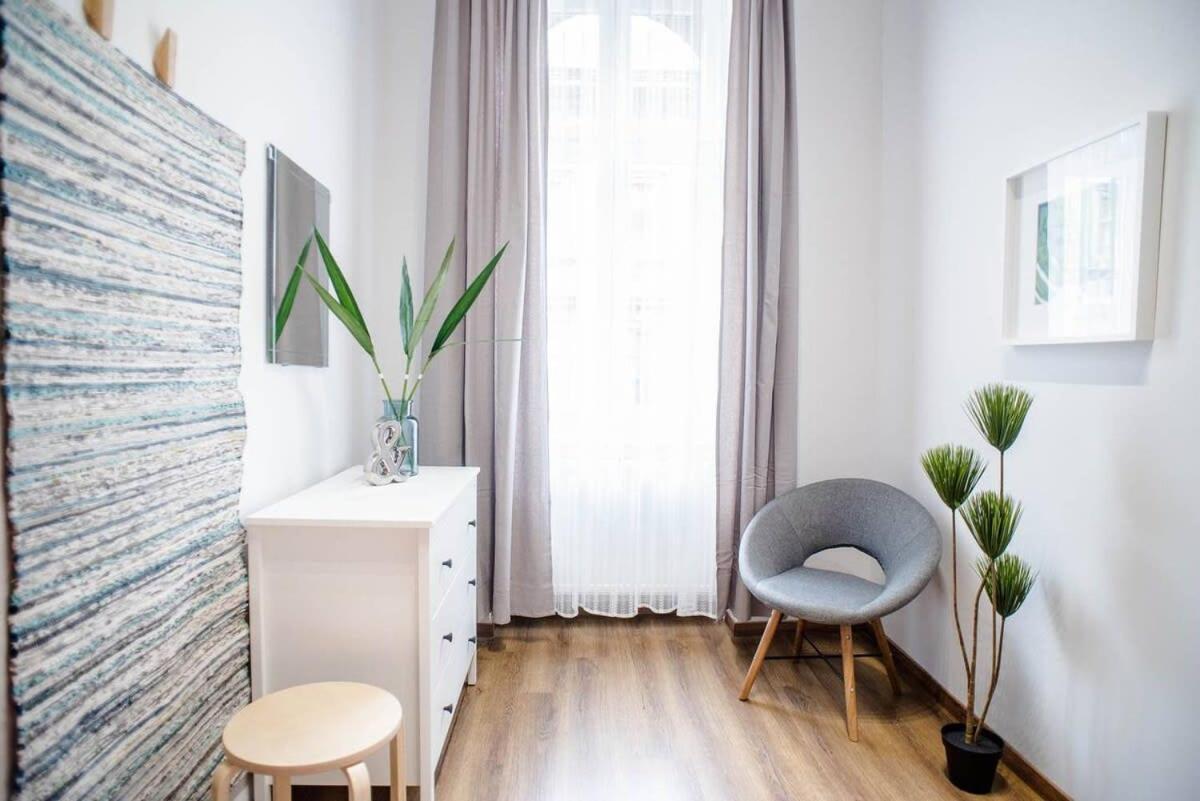 Apartment 5 Bedrooms With Ac In Center *