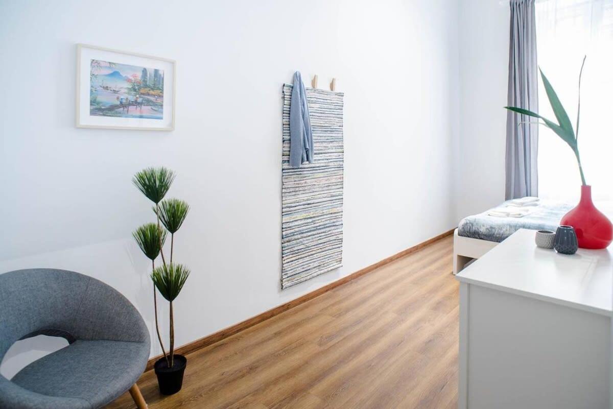 5 Bedrooms With Ac In Center Budapest