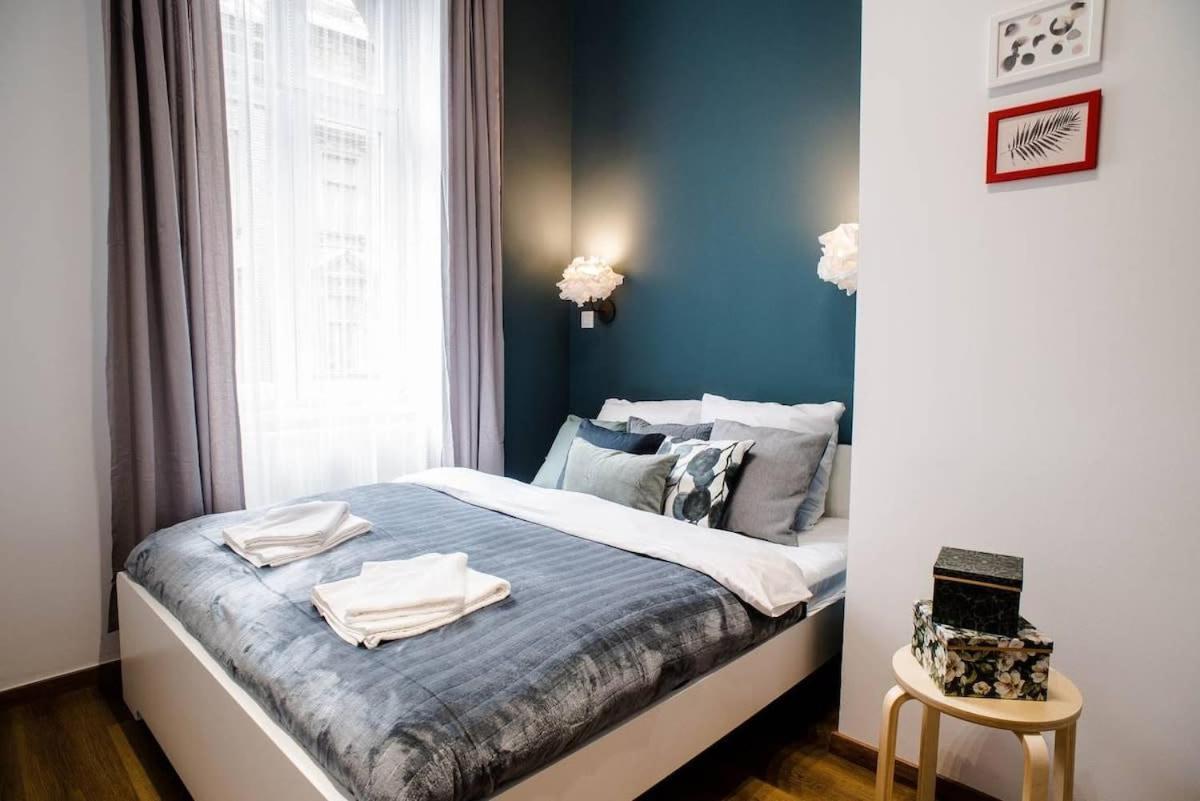 5 Bedrooms With Ac In Center Apartment *